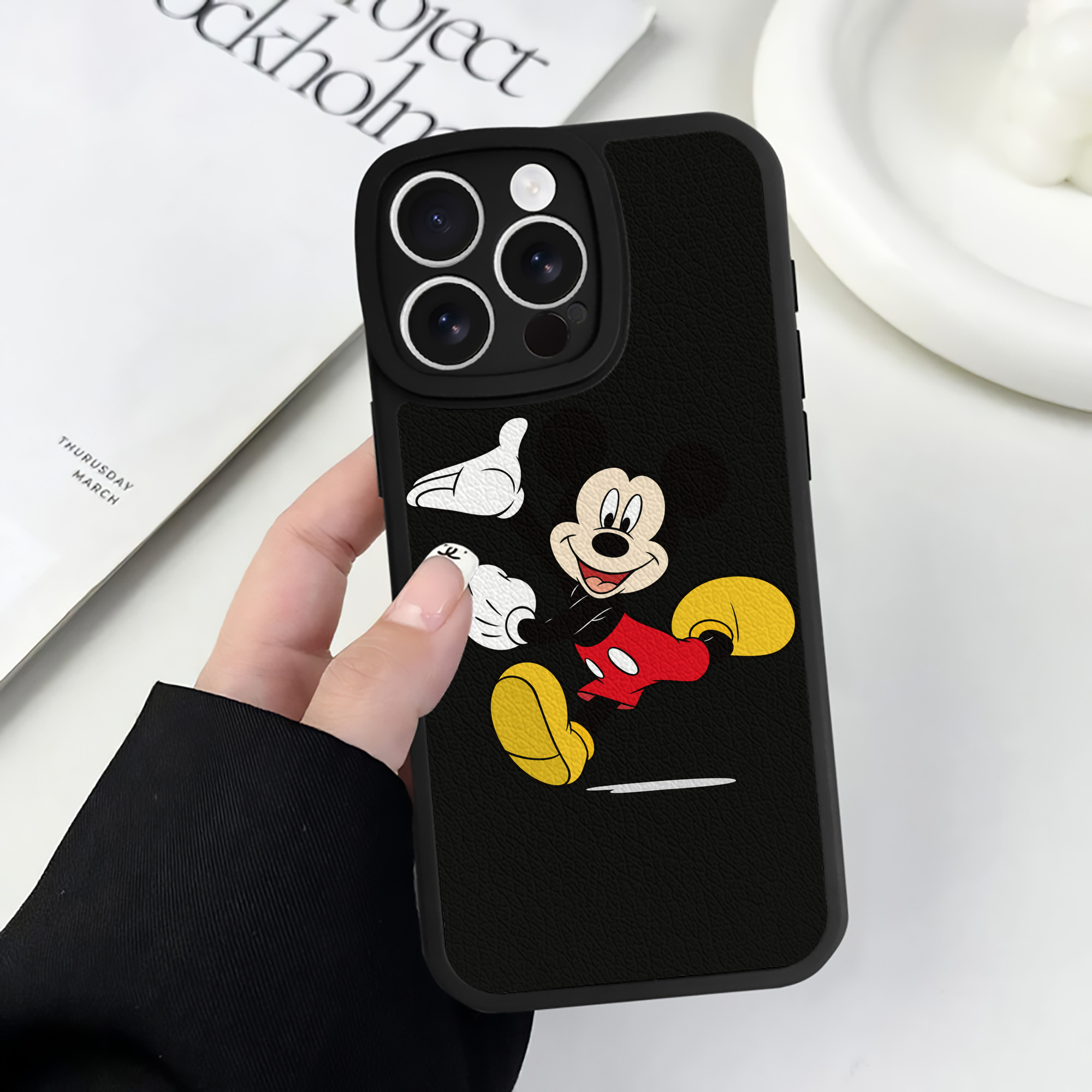 （画像用） ミッキーマウス Mickey Mouse 【iPhone 16シリーズ対応】シリコンスマホケース（レザー調） 材質：シリコン